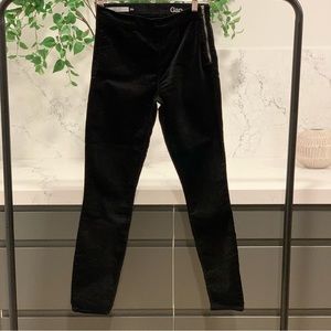 Gap size 26reg, velvet black zipper on side
